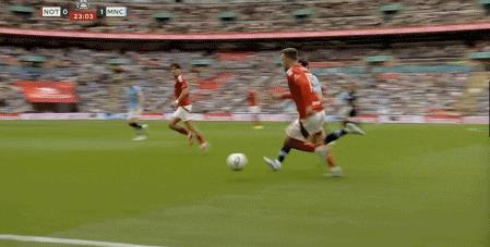 Vào thời điểm quan trọng, Guardiola đã chọn cách làm mới lại đội hình, nắm bắt điểm yếu về sức mạnh của Nottingham Forest