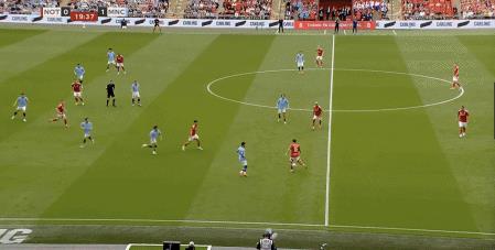 Vào thời điểm quan trọng, Guardiola đã chọn cách làm mới lại đội hình, nắm bắt điểm yếu về sức mạnh của Nottingham Forest