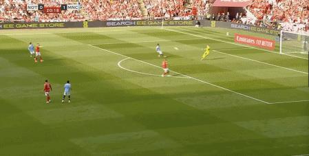 Vào thời điểm quan trọng, Guardiola đã chọn cách làm mới lại đội hình, nắm bắt điểm yếu về sức mạnh của Nottingham Forest
