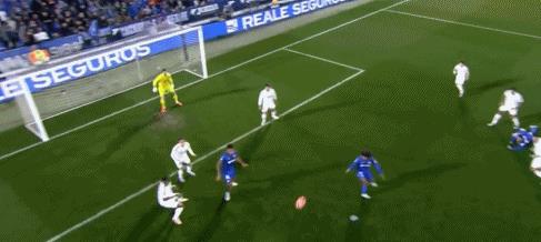 Cứu Real Madrid! Courtois đã có 6 pha cứu thua trong suốt trận đấu và cứu thua trước khi trận đấu kết thúc.