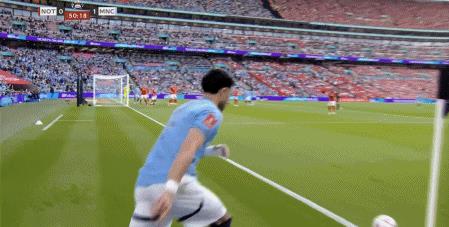 Vào thời điểm quan trọng, Guardiola đã chọn cách làm mới lại đội hình, nắm bắt điểm yếu về sức mạnh của Nottingham Forest