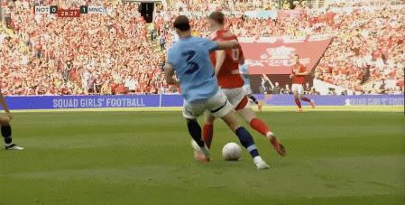 Vào thời điểm quan trọng, Guardiola đã chọn cách làm mới lại đội hình, nắm bắt điểm yếu về sức mạnh của Nottingham Forest