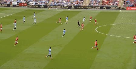Vào thời điểm quan trọng, Guardiola đã chọn cách làm mới lại đội hình, nắm bắt điểm yếu về sức mạnh của Nottingham Forest