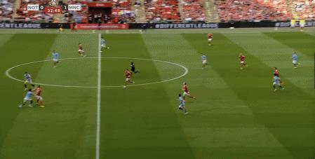 Vào thời điểm quan trọng, Guardiola đã chọn cách làm mới lại đội hình, nắm bắt điểm yếu về sức mạnh của Nottingham Forest