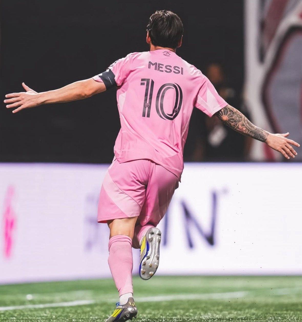 Kết thúc chuỗi bốn trận không ghi được bàn thắng! Messi ghi bàn vào lưới New York Red Bulls và đã ghi được 859 bàn thắng trong sự nghiệp của mình