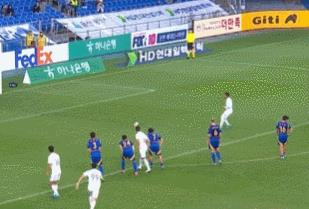 Thủ môn Cho Hyun-woo của Ulsan một lần nữa trở thành cầu thủ cản phá phạt đền, cản phá phạt đền trong hai trận liên tiếp