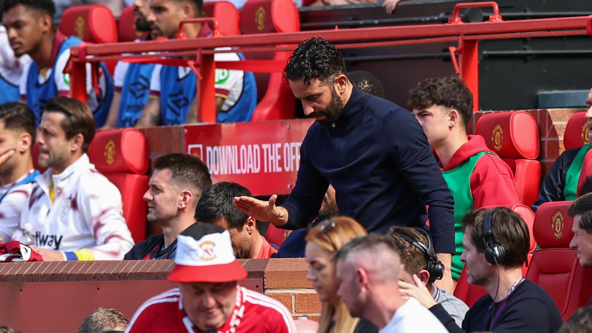 ⛳Chi tiết: Manchester United của Amorim đang phải đối mặt với tình thế tiến thoái lưỡng nan. Tinh thần của họ bị tổn hại khi phải luân phiên thay đổi thế mạnh của mình.