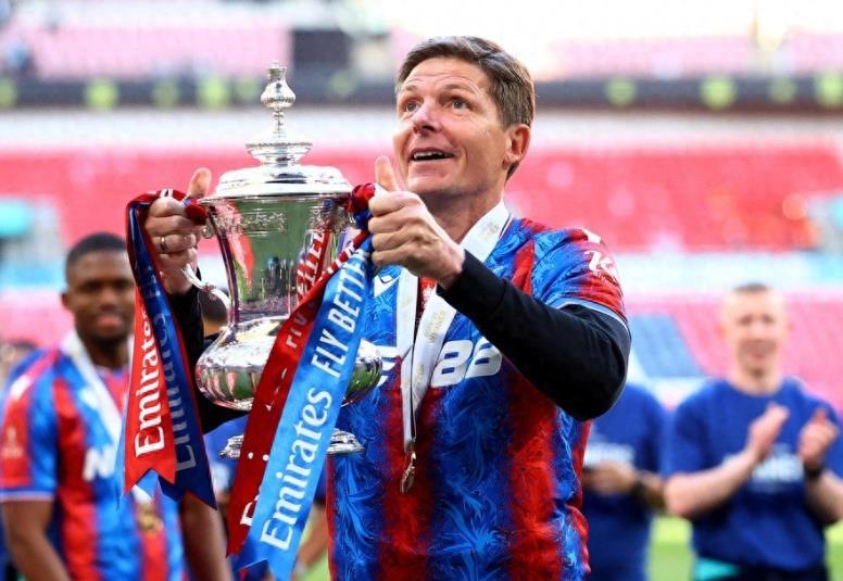 Rất giỏi trong việc phá hủy vùng đất hoang! Glasner đã dẫn dắt Crystal Palace giành chức vô địch lần đầu tiên trong lịch sử đội bóng và cũng tạo nên điều kỳ diệu tại Frankfurt