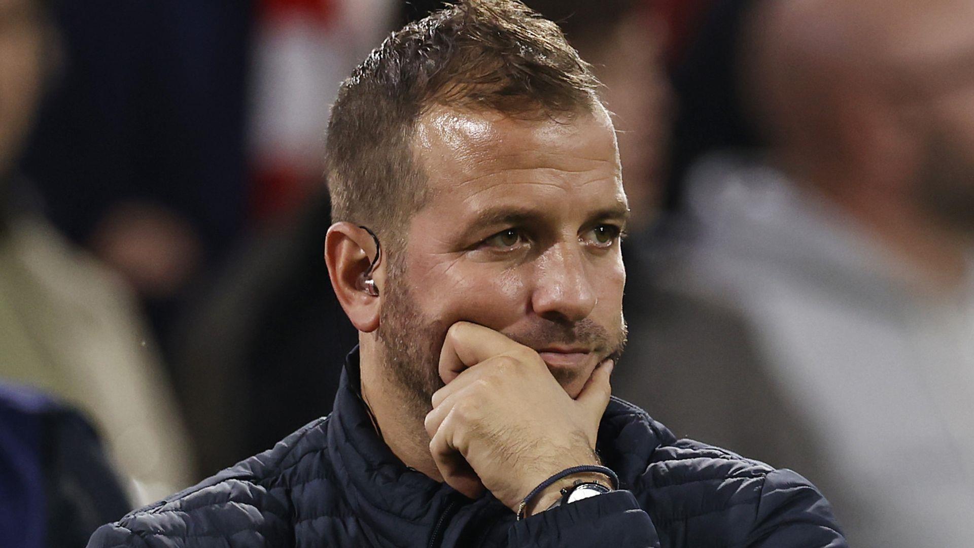 Sau 4 trận thua liên tiếp, họ đã từ bỏ vị trí dẫn đầu! Van der Vaart: Ajax là nỗi ô nhục