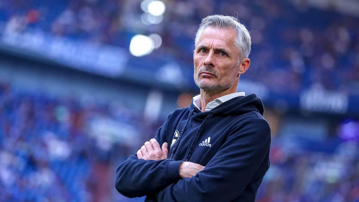 Schalke thua 0-2 trước Paderborn, và giám đốc thể thao đã ám chỉ sau trận đấu rằng huấn luyện viên Waldren có thể bị sa thải ngay lập tức