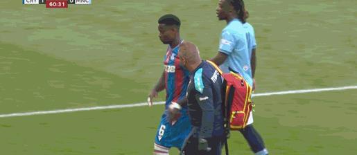 Manchester City vs. Crystal Palace: Trận đấu diễn ra căng thẳng cả trong và ngoài sân cỏ, và nhân viên của cả hai bên đã xô xát trên băng ghế dự bị