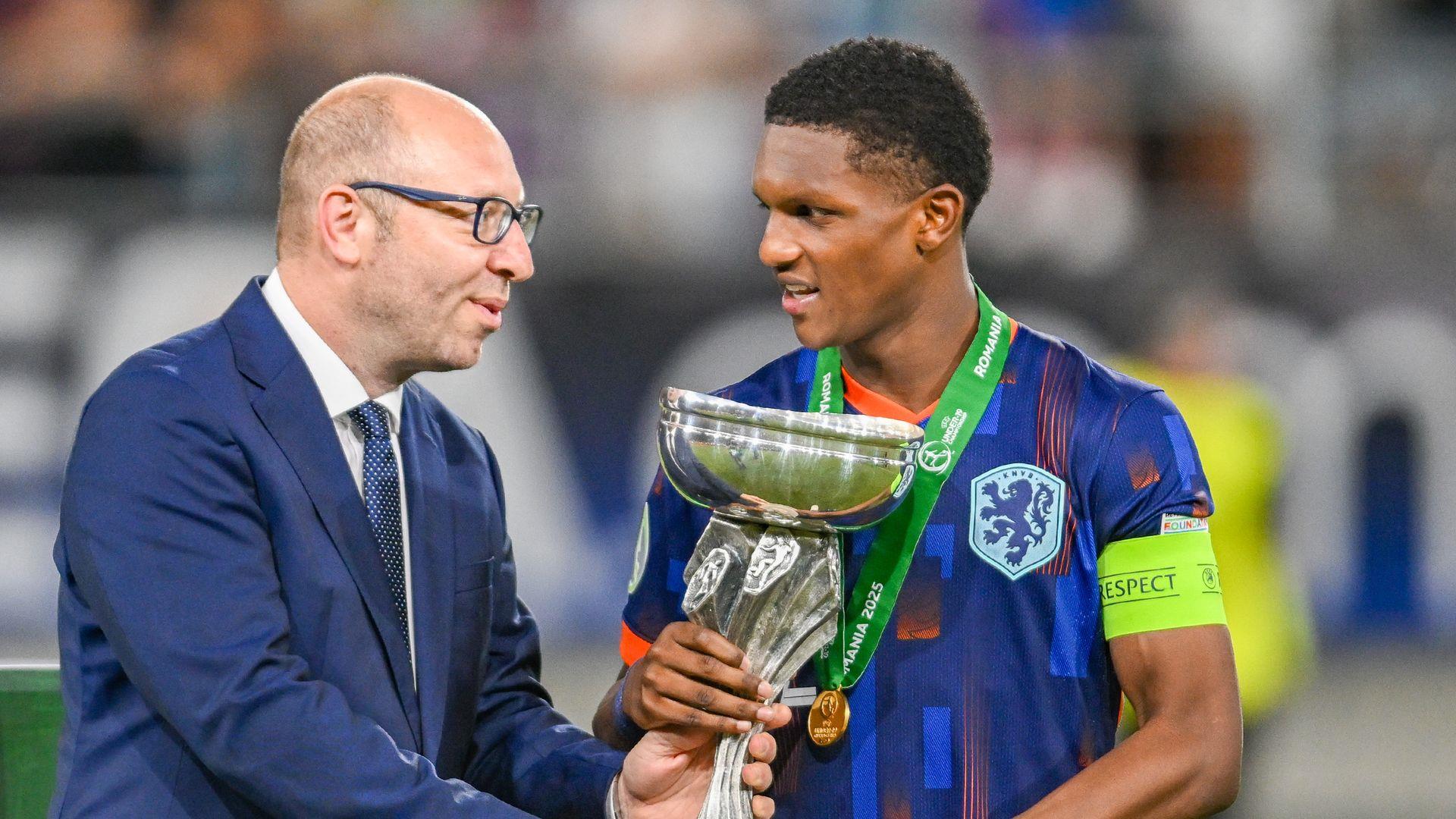 Truyền thông Hà Lan tóm tắt những ngôi sao mới của U19 Hà Lan: MVP Schmidt và vua phá lưới Ufkiel có tên trong danh sách