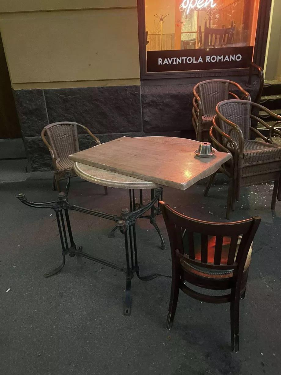 Đồ đạc bay tứ tung! Đụng độ nổ ra tại nhà hàng dành cho người hâm mộ ở Helsinki, hơn 30 người tham gia vào một cuộc ẩu đả dữ dội trên quy mô lớn