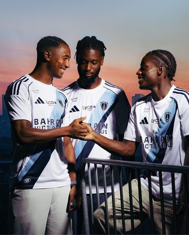 Paris FC trở lại Ligue 1 sau 46 năm! Paris FC ra mắt áo đấu sân nhà và sân khách cho mùa giải 25/26