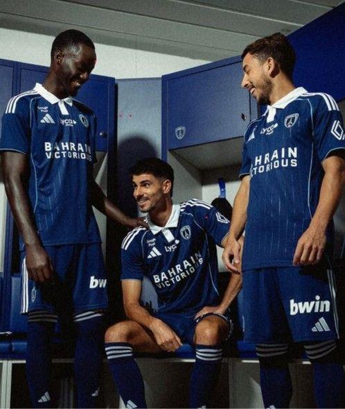 Paris FC trở lại Ligue 1 sau 46 năm! Paris FC ra mắt áo đấu sân nhà và sân khách cho mùa giải 25/26