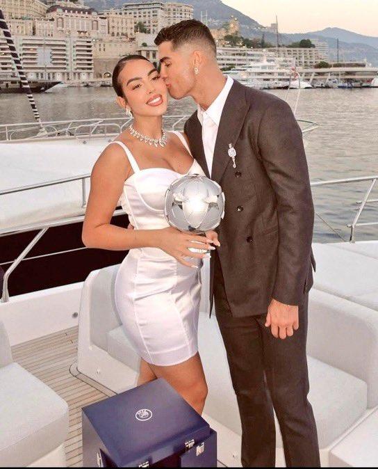 Ảnh hưởng! "C Ronaldo cầu hôn Georgina thành công" đứng đầu danh sách tìm kiếm thịnh hành