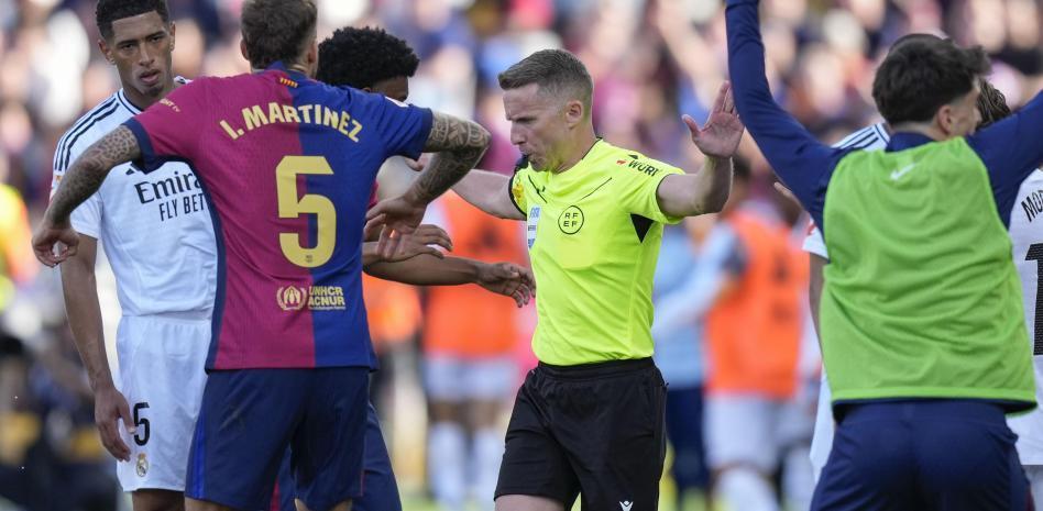 Mundo Deportivo: Hernandez sẽ điều khiển trận đấu của Barcelona vòng này và đã bỏ lỡ pha bóng chạm tay của Chuameni mùa trước