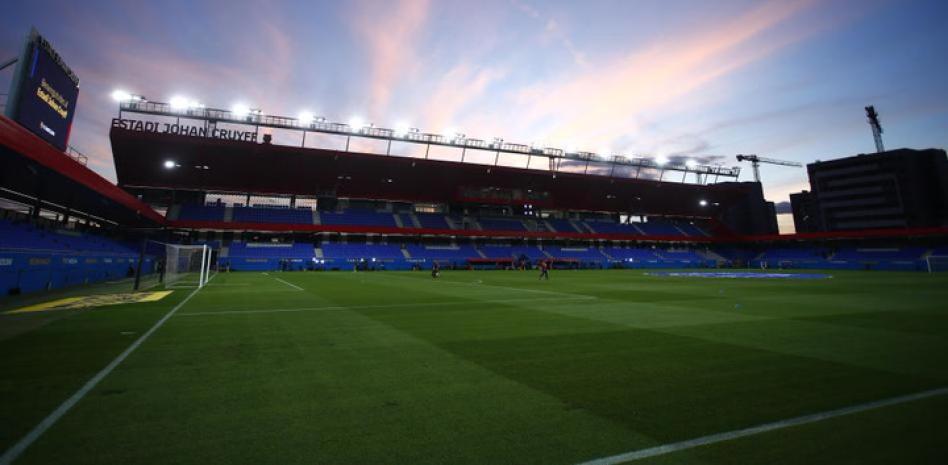 La Liga đồng ý chuyển trận đấu Barcelona vs. Valencia đến Sân vận động Cruyff, nhưng phải lắp đặt VAR