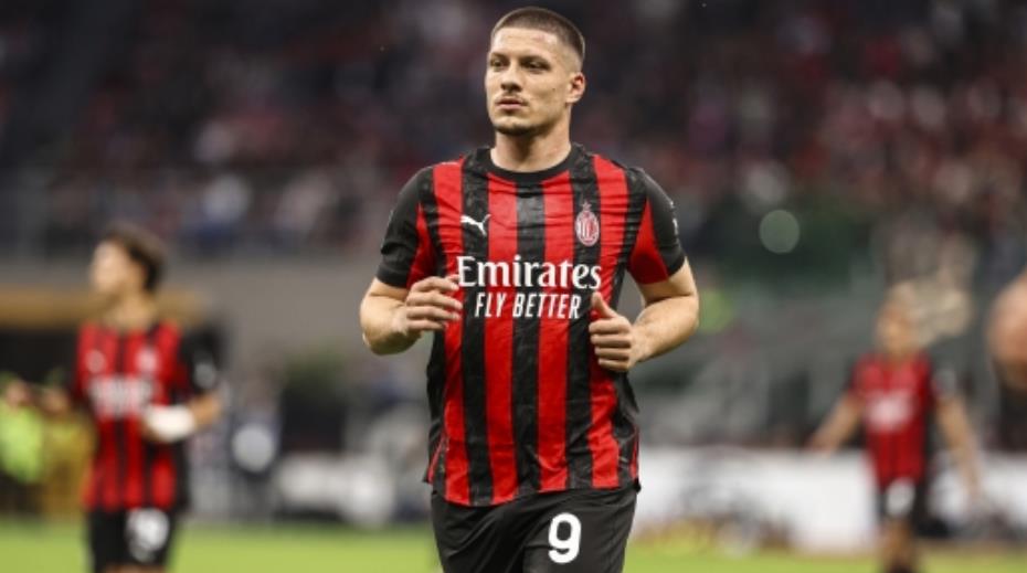 Áo số 9 của AC Milan đang bỏ trống trong mùa giải này, chiếc áo cuối cùng được Jovic nắm giữ