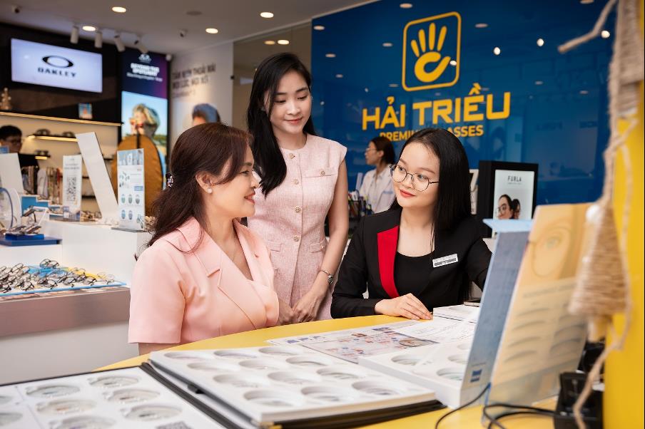 Giải mã văn hóa dịch vụ mua kính khác biệt của Kính Hải Triều