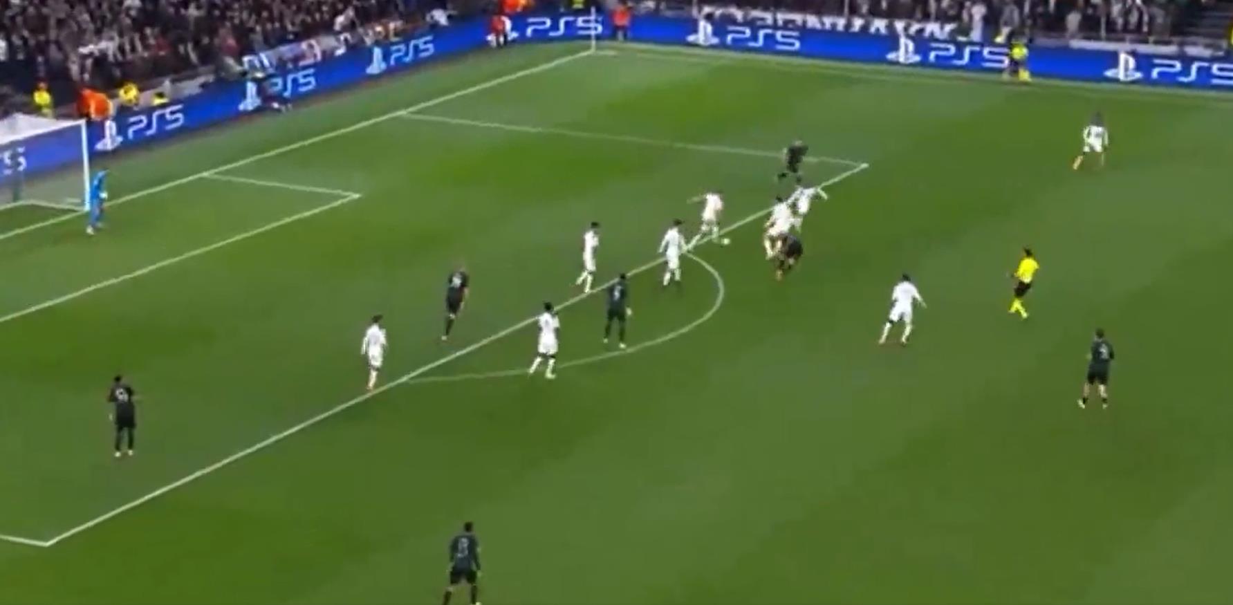 Khi Messi nhập vào Micky van de Ven 1