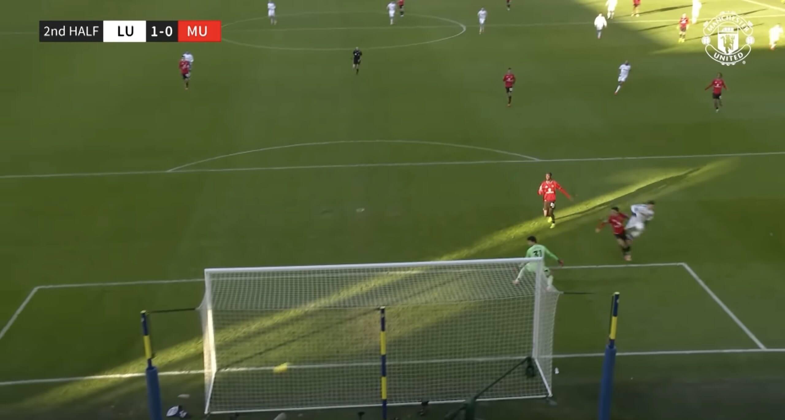 Senne Lammens Kẻ khiến khán giả nhầm tưởng với Peter Smeichel 7